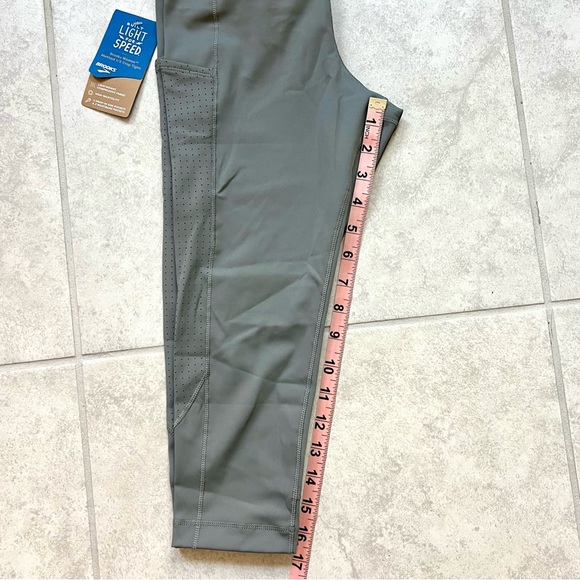 NWT Women’s Brooks Running Method 1/2 Crop Tight - Picture 9 of 10